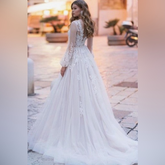 Wedding Dress - Picture 2 of 2